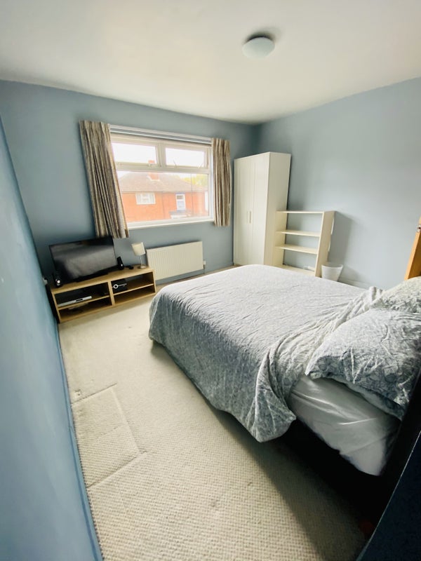 Photo 1: Room (Yours)