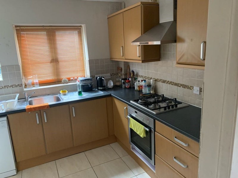 'Spacious room 5 mins walk to stanmore station' Room to Rent from SpareRoom