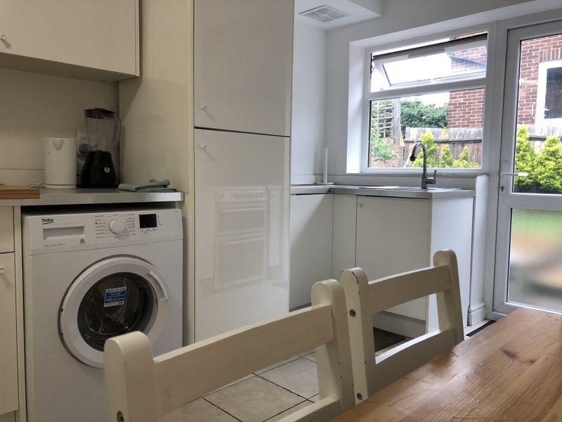 Photo 1: Kitchen 