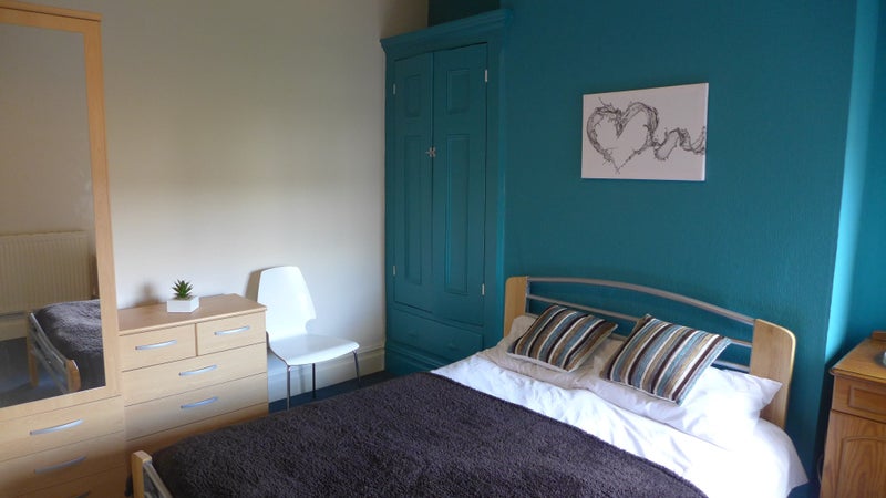 Photo 1: Lovely double room - just £600pcm including all bills!