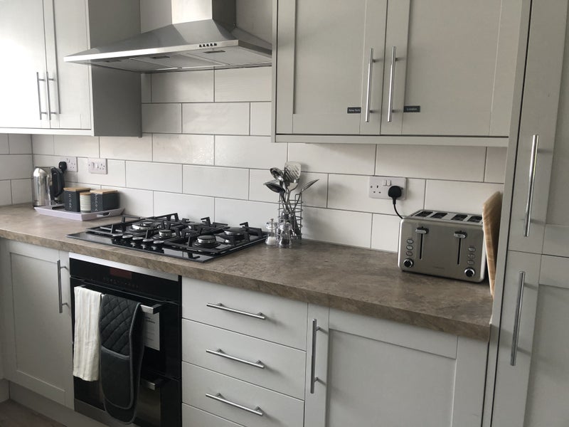 'Professional House Share' Room to Rent from SpareRoom