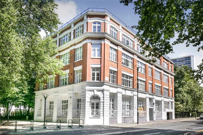 Photo 1: Front of private block