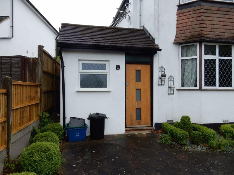 'Studio In Coulsdon, ' Room to Rent from SpareRoom