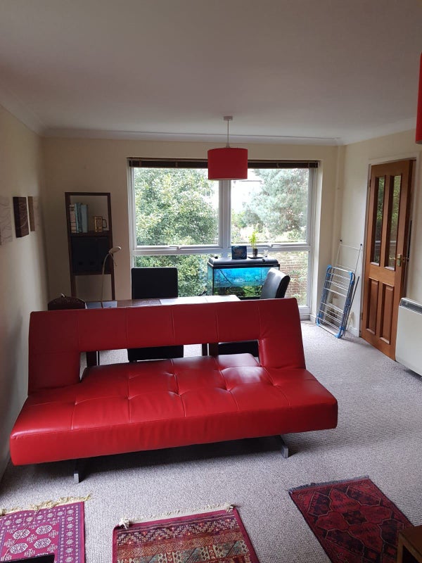 Photo 1: Lounge