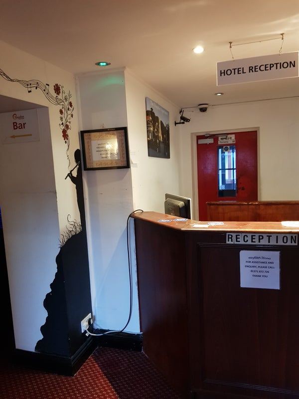 ' Double rooms with ensuite 10 min to Stansted ' Room to Rent from