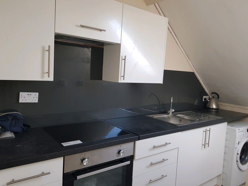 ' first floor apartment 2 bed flat in coalville' Room to Rent from