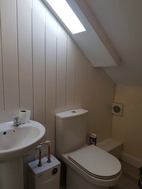 ' first floor apartment 2 bed flat in coalville' Room to Rent from