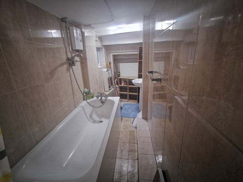 'Spacious Studio Flat Within The Stamford Hill Area' Room to Rent from