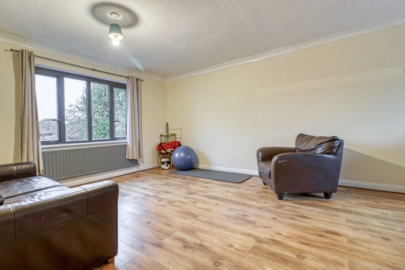 'Weybridge Large Lovely Double Room ' Room to Rent from SpareRoom