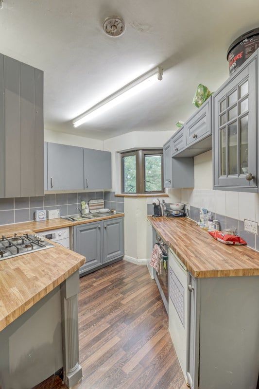 'Weybridge Large Lovely Double Room ' Room to Rent from SpareRoom