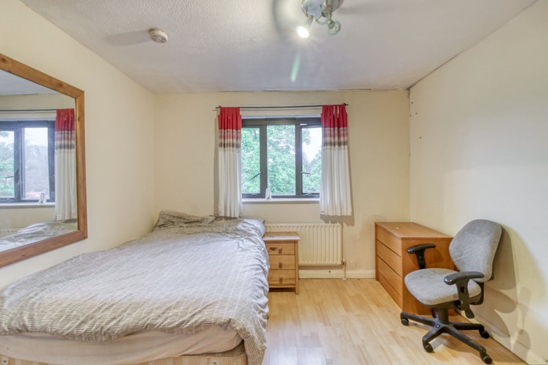 'Weybridge Large Lovely Double Room ' Room to Rent from SpareRoom