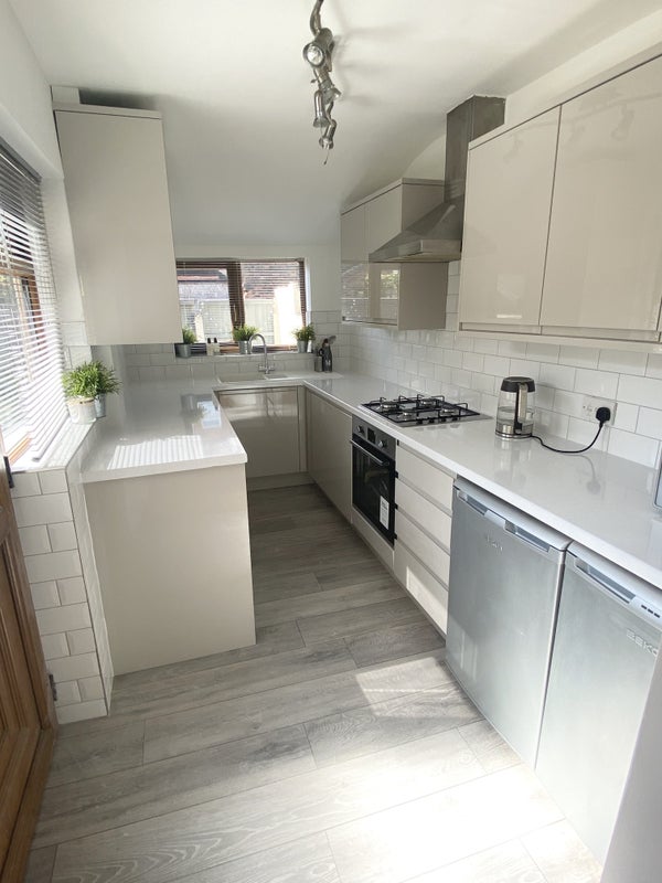 Photo 3: Kitchen 