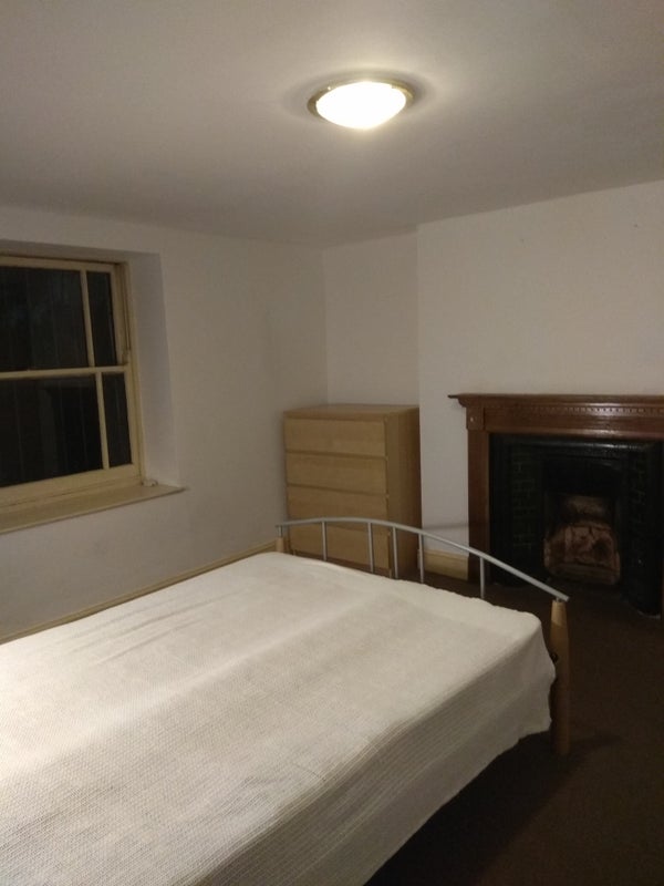 Photo 1: bedroom