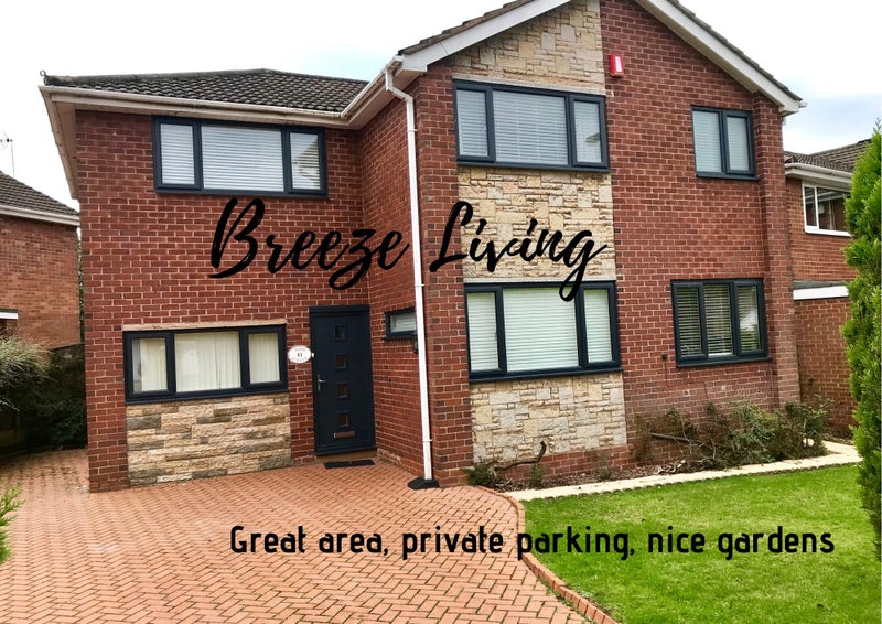 Photo 1: Large driveway, private parking, plus on quiet street