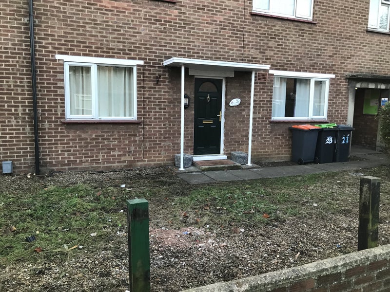 Photo 1: Front Garden