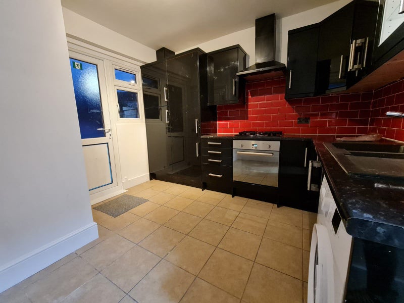 'Studio Flats All Bills included ' Room to Rent from SpareRoom