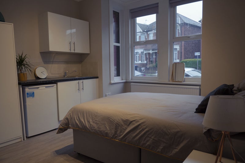 'Studio Flats All Bills included ' Room to Rent from SpareRoom