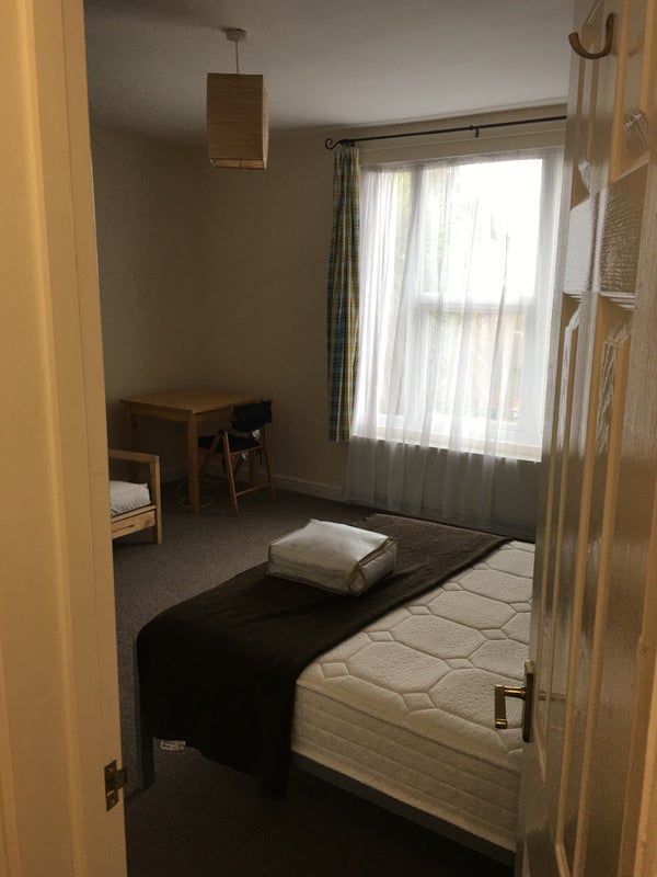 'Ensuite Double Rooms Old Town, Swindon.' Room to Rent from SpareRoom