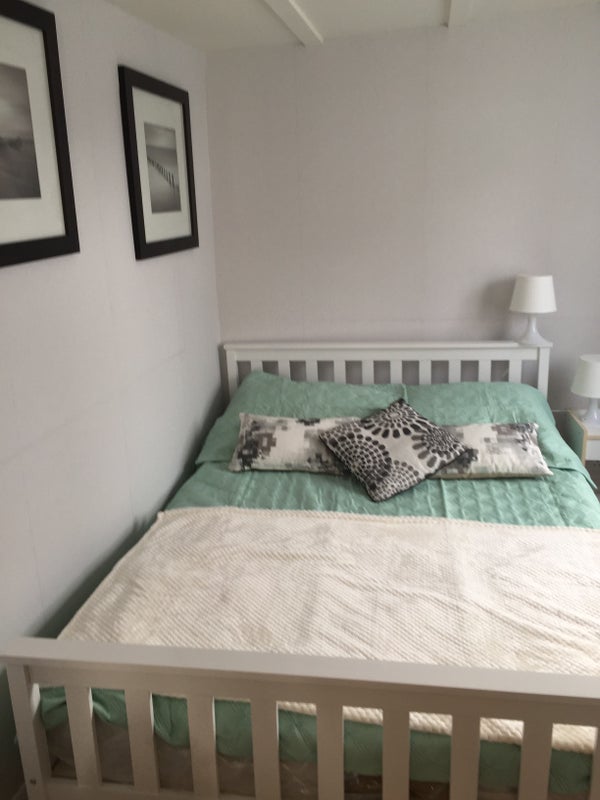 Photo 1: Double bedroom