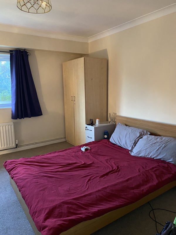 'ROOM for rent OXTED £560' Room to Rent from SpareRoom
