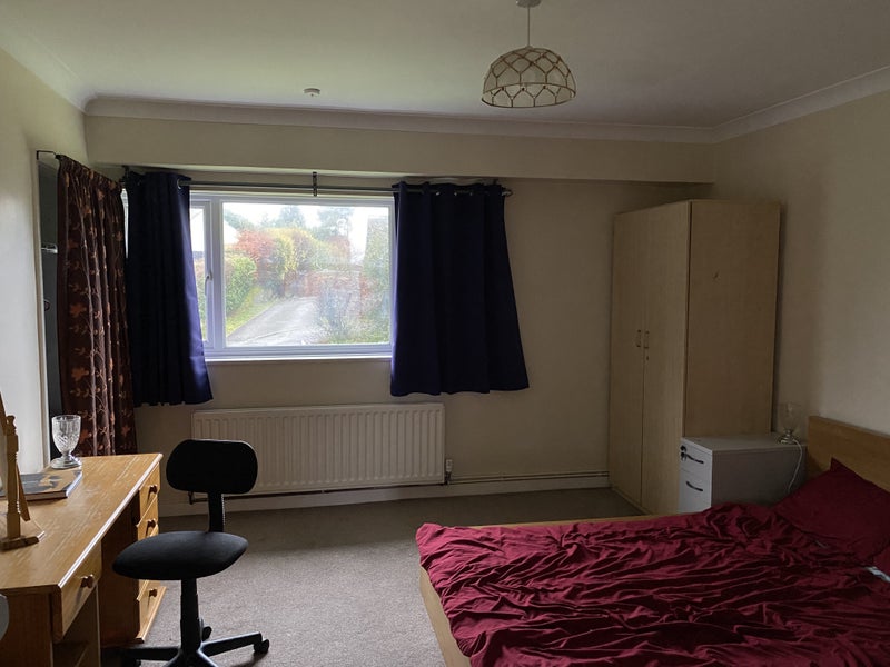 'ROOM for rent OXTED £560' Room to Rent from SpareRoom
