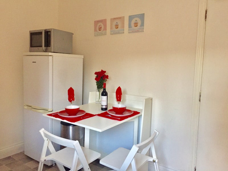 Photo 1: Kitchen eating area