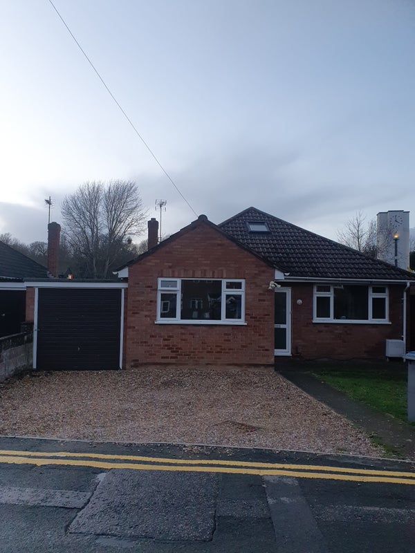 'Lovely house in Langham Place, Central Egham ' Room to Rent from SpareRoom