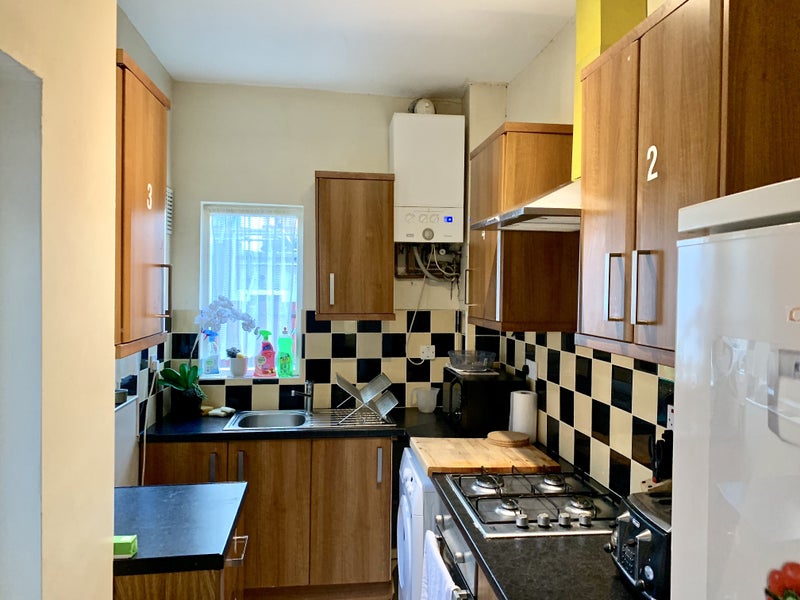 Photo 1: Kitchen