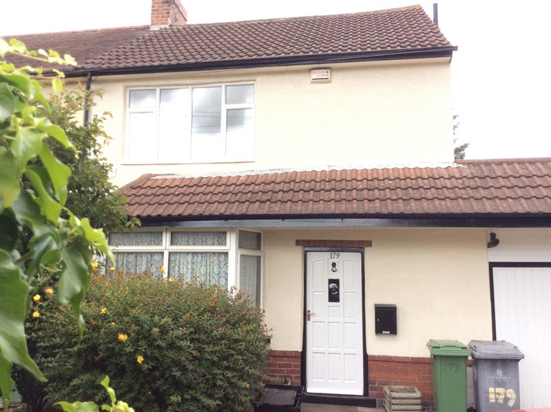 Photo 1: Great Location 5 mins walk from Campus