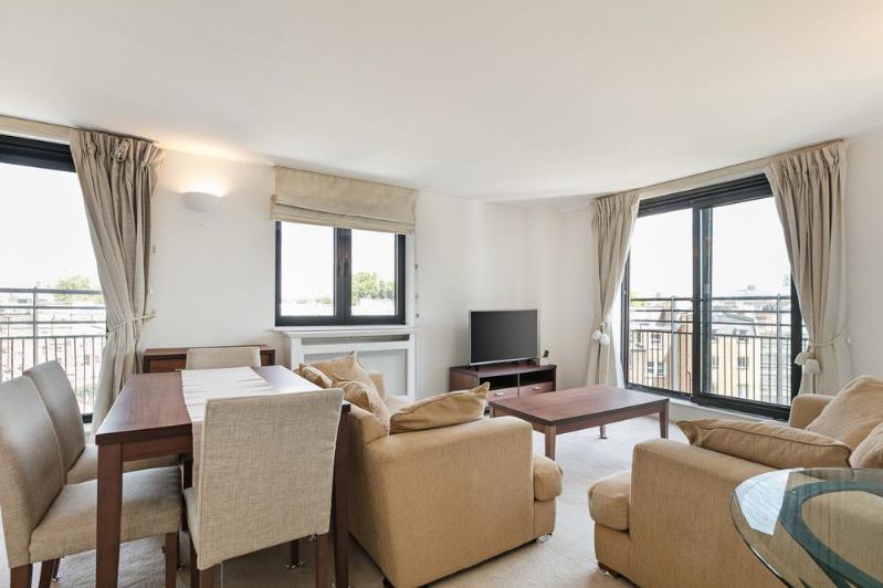 Photo 1: Living room