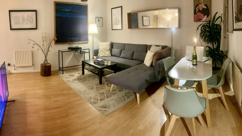 Photo 1: Living room 