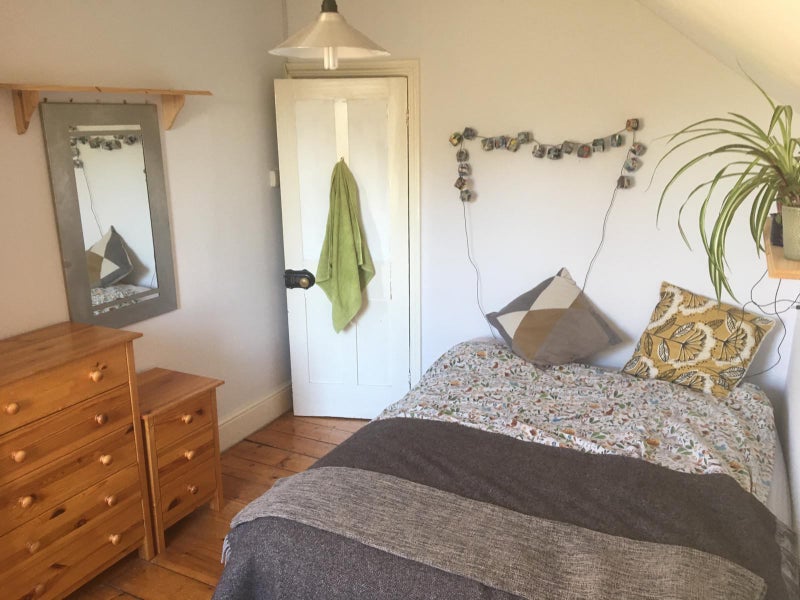 Photo 1: Room 2
