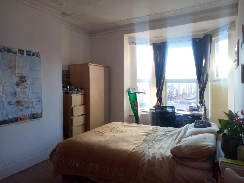 'Double Room Available in Tyneside Flat' Room to Rent from SpareRoom