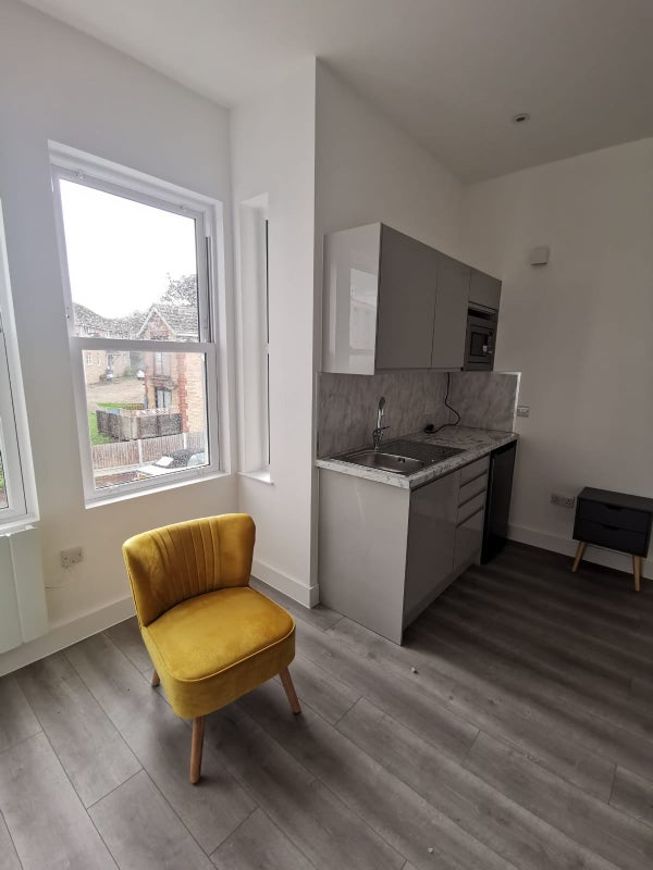 'Brand New Studios Flats Available Asap Inc Bills ' Room to Rent from