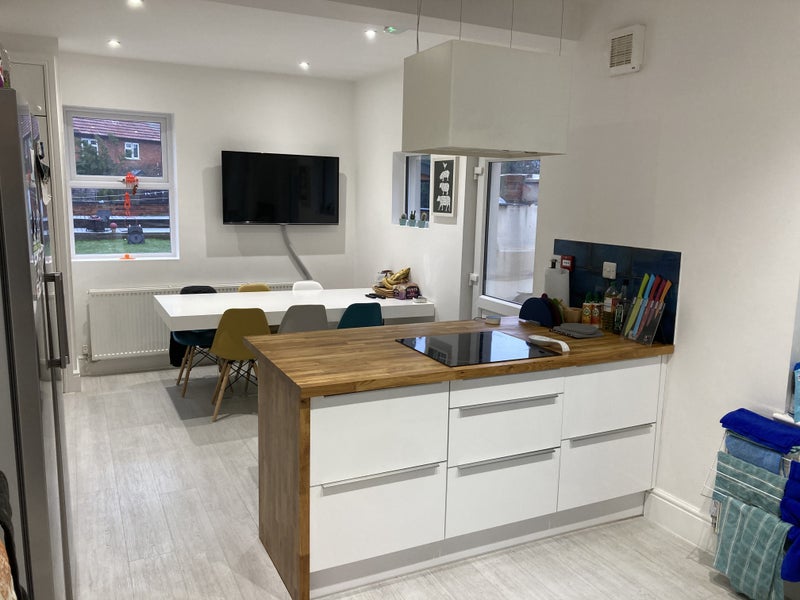 Photo 1: Kitchen/Dining room 