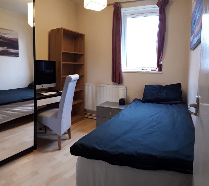 Photo 1: Single Bedroom