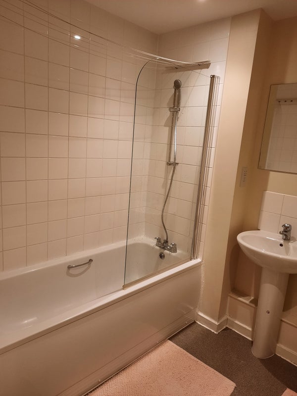 Photo 1: Shared bathroom 