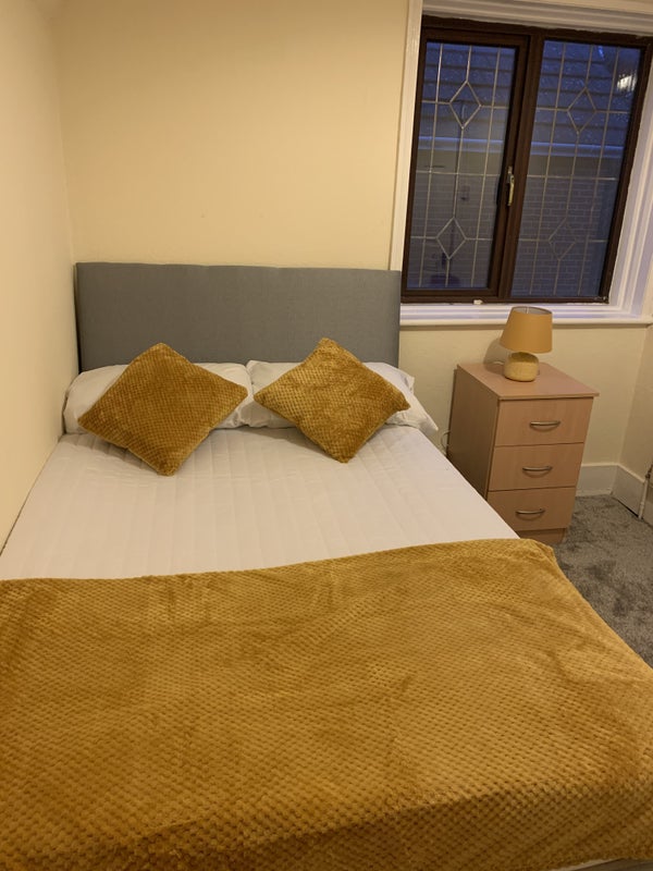 'Central EGHAM room 🏠' Room to Rent from SpareRoom