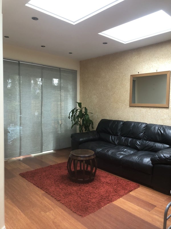 Photo 7: Sitting area