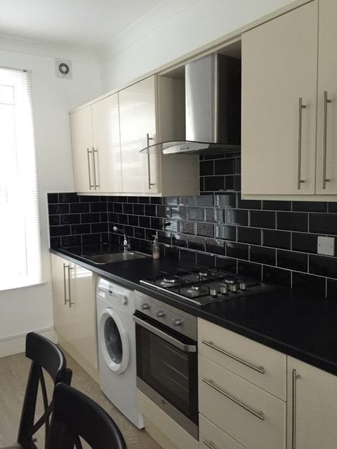 Photo 1: Kitchen 