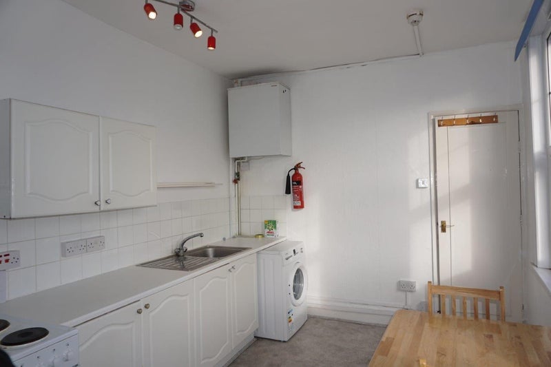 'Extra large studio flat on Peckham Rye London SE15' Room to Rent from