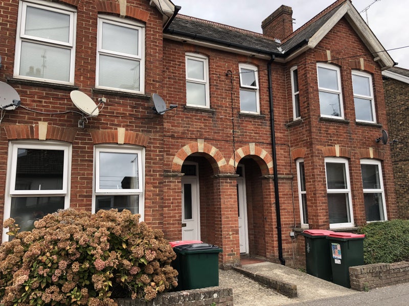 'Studio Central Crawley Available ' Room to Rent from SpareRoom