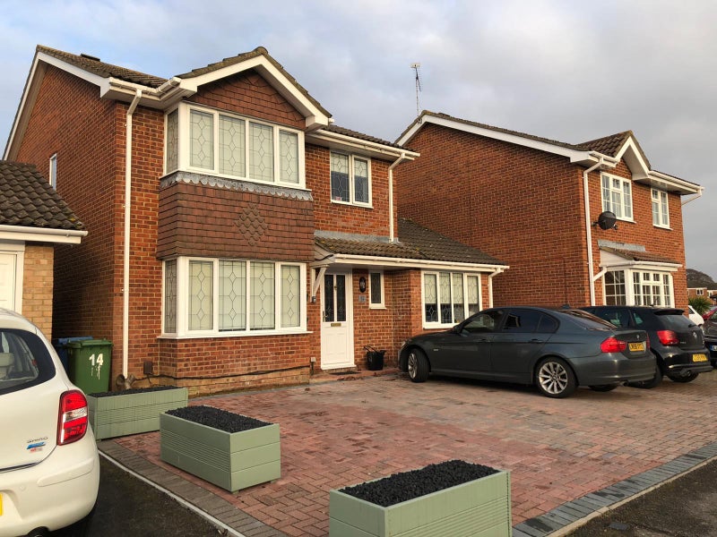 'Professional House Share ' Room to Rent from SpareRoom