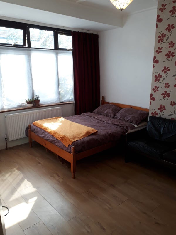 Photo 1: Downstairs, bright Doubleroom