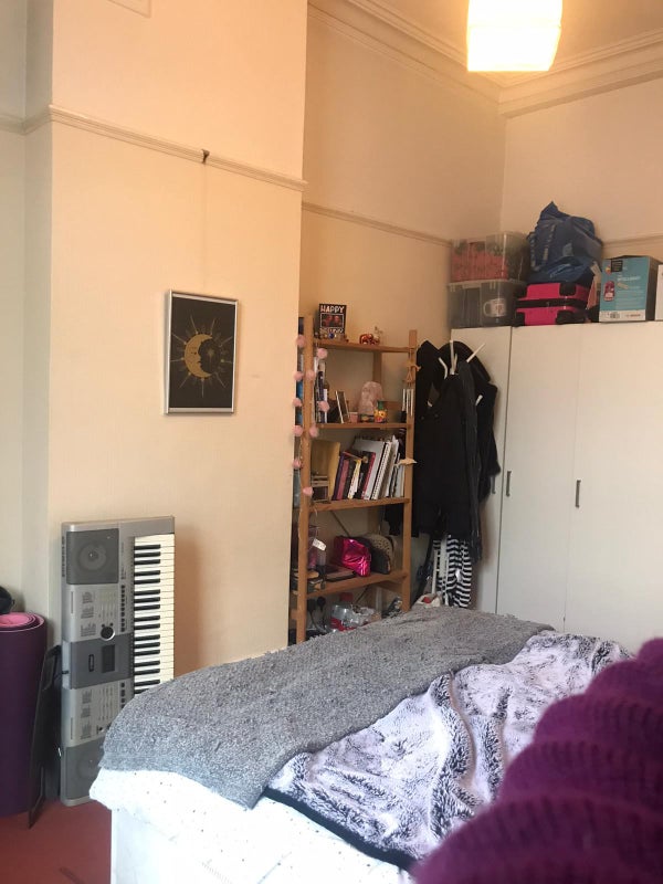 Photo 1: Bedroom