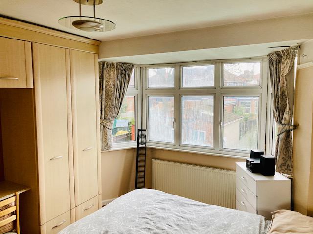 Photo 1: Bedroom