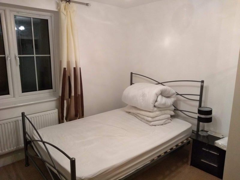 'Beautiful ensuite near Egham Station' Room to Rent from SpareRoom