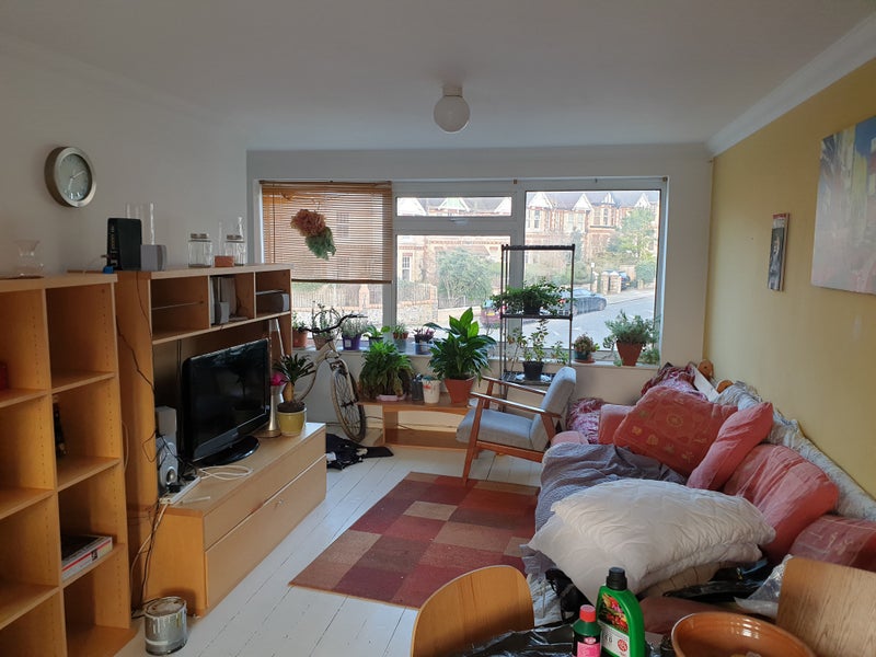 Photo 1: Lounge