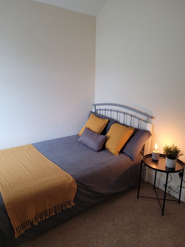 'Housing Benefit & Universal Credit Accepted' Room to Rent from SpareRoom