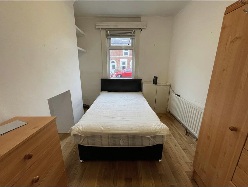 'Room available on Donnybrook ' Room to Rent from SpareRoom